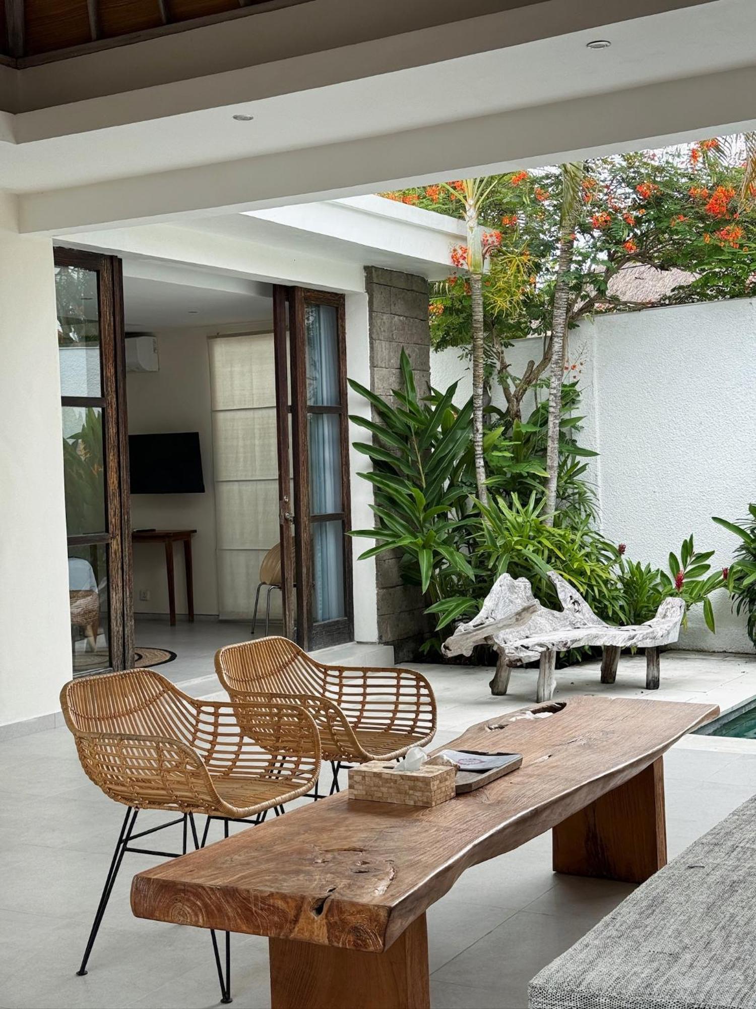 Aster Villa Seminyak Extérieur photo
